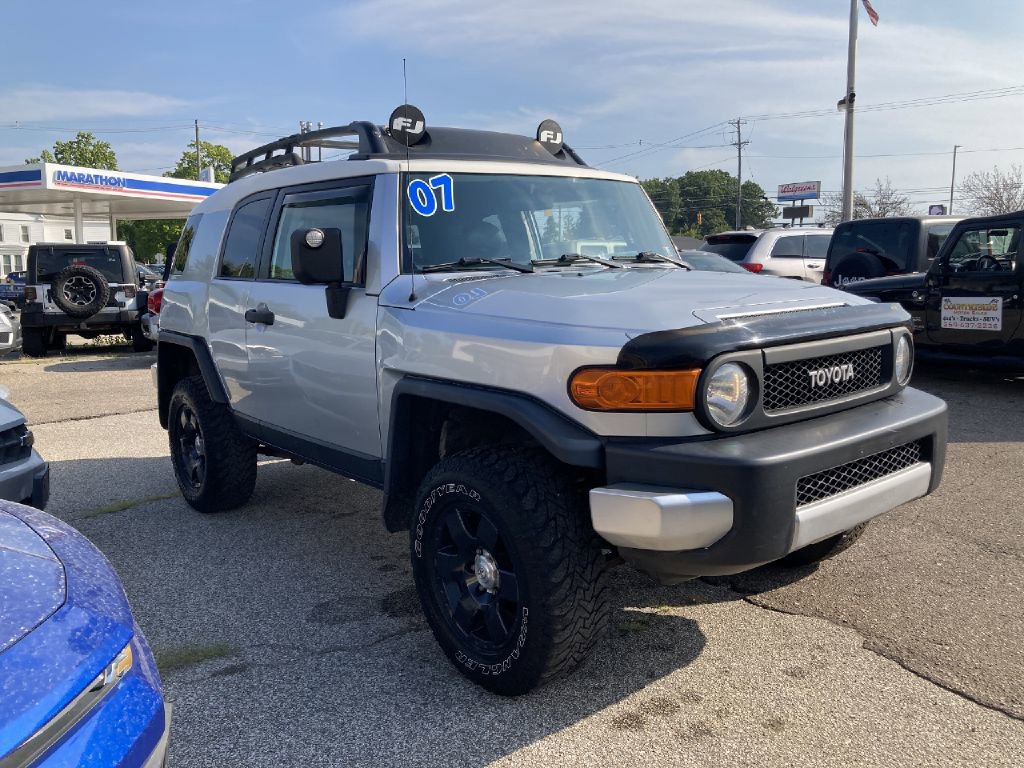 Used 2007 Toyota FJ Cruiser AWD/4WD image 2