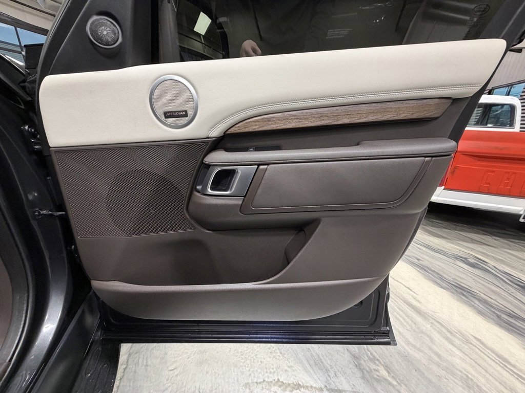 Used 2019 Land Rover Discovery HSE image 44
