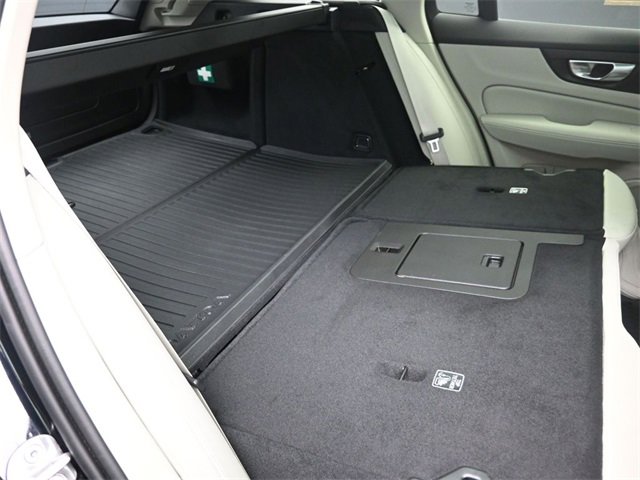 Used 2024 Volvo V60 B5 Cross Country Plus image 29