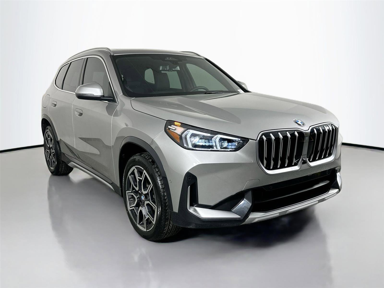 New 2026 BMW X1 xDrive28i w/ Technology Package AWD/4WD image 3