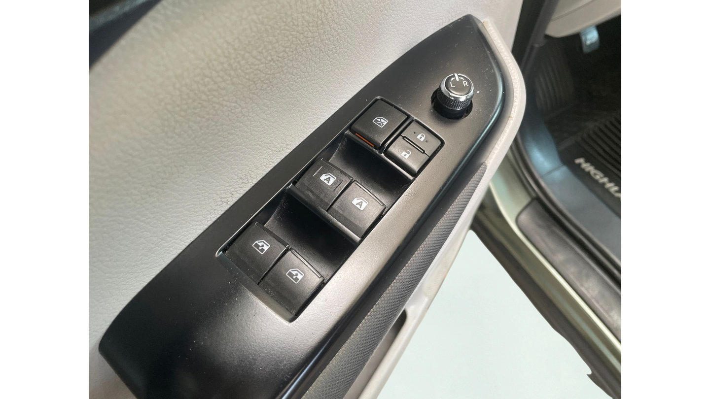 Certified 2017 Toyota Highlander LE AWD/4WD image 11
