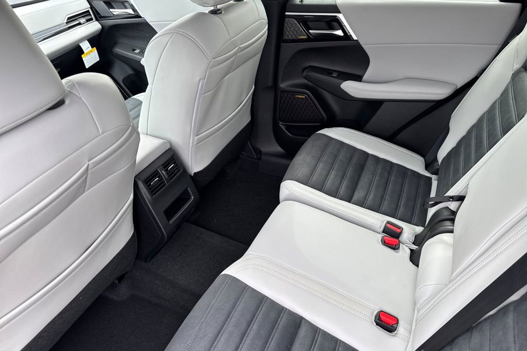 New 2026 Mitsubishi Outlander SE AWD/4WD image 12
