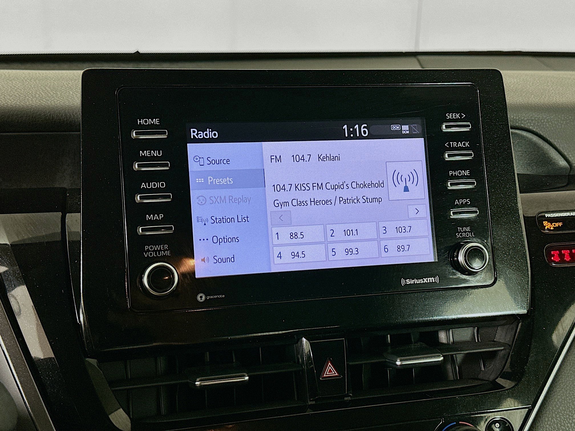 Used 2023 Toyota Camry SE image 19