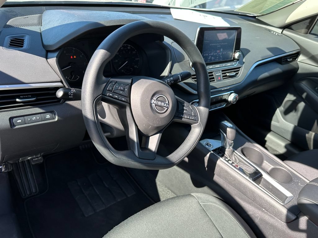 Used 2025 Nissan Altima 2.5 S FWD image 20