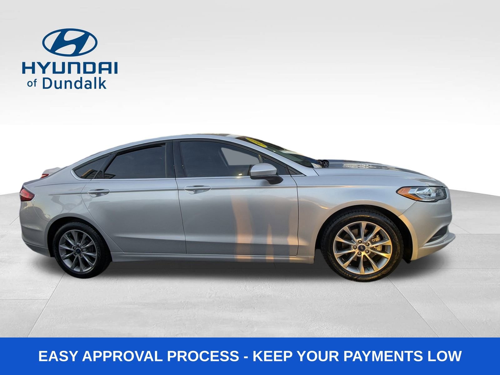 Used 2017 Ford Fusion SE w/ Fusion SE Technology Package image 5