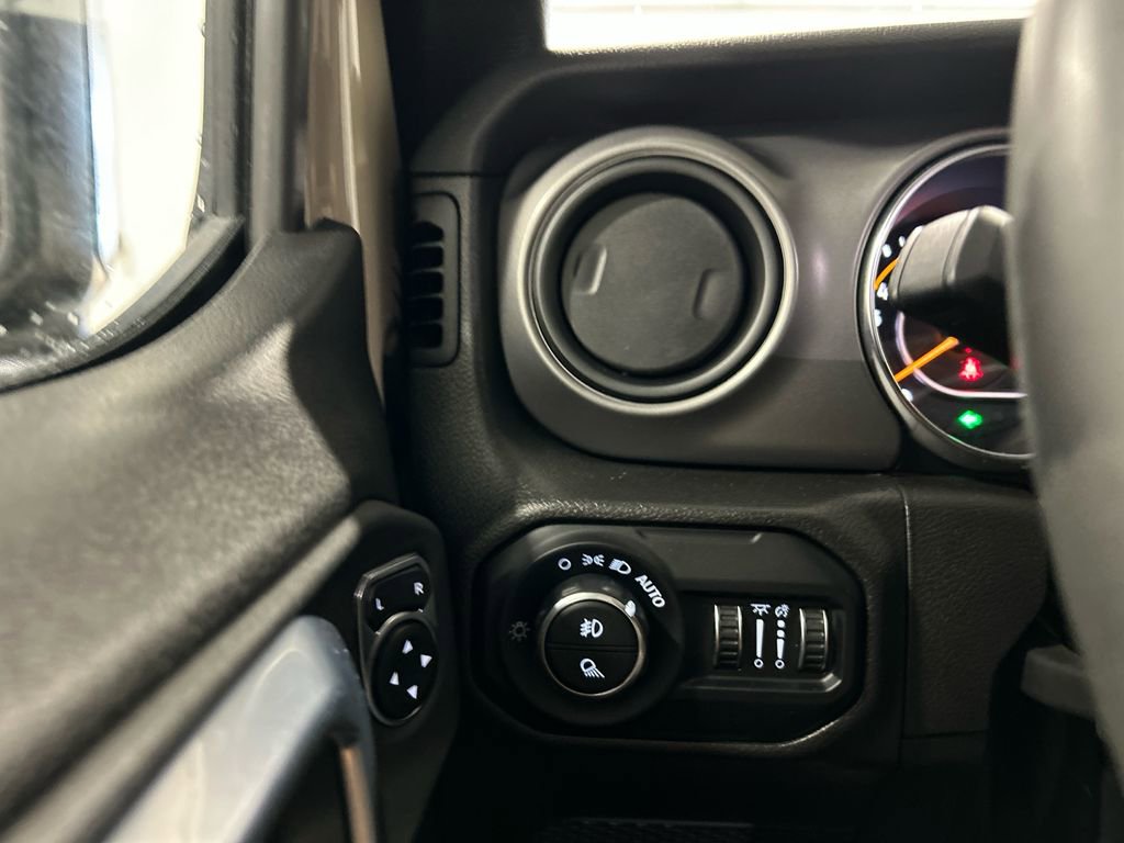 Used 2022 Jeep Gladiator Sport image 16