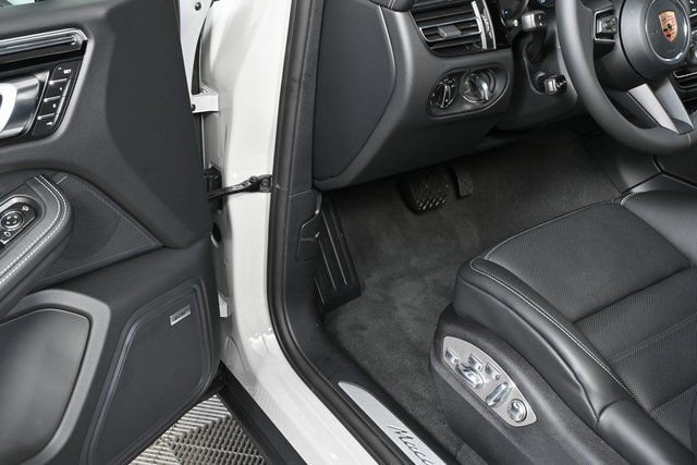 New 2026 Porsche Macan S image 8