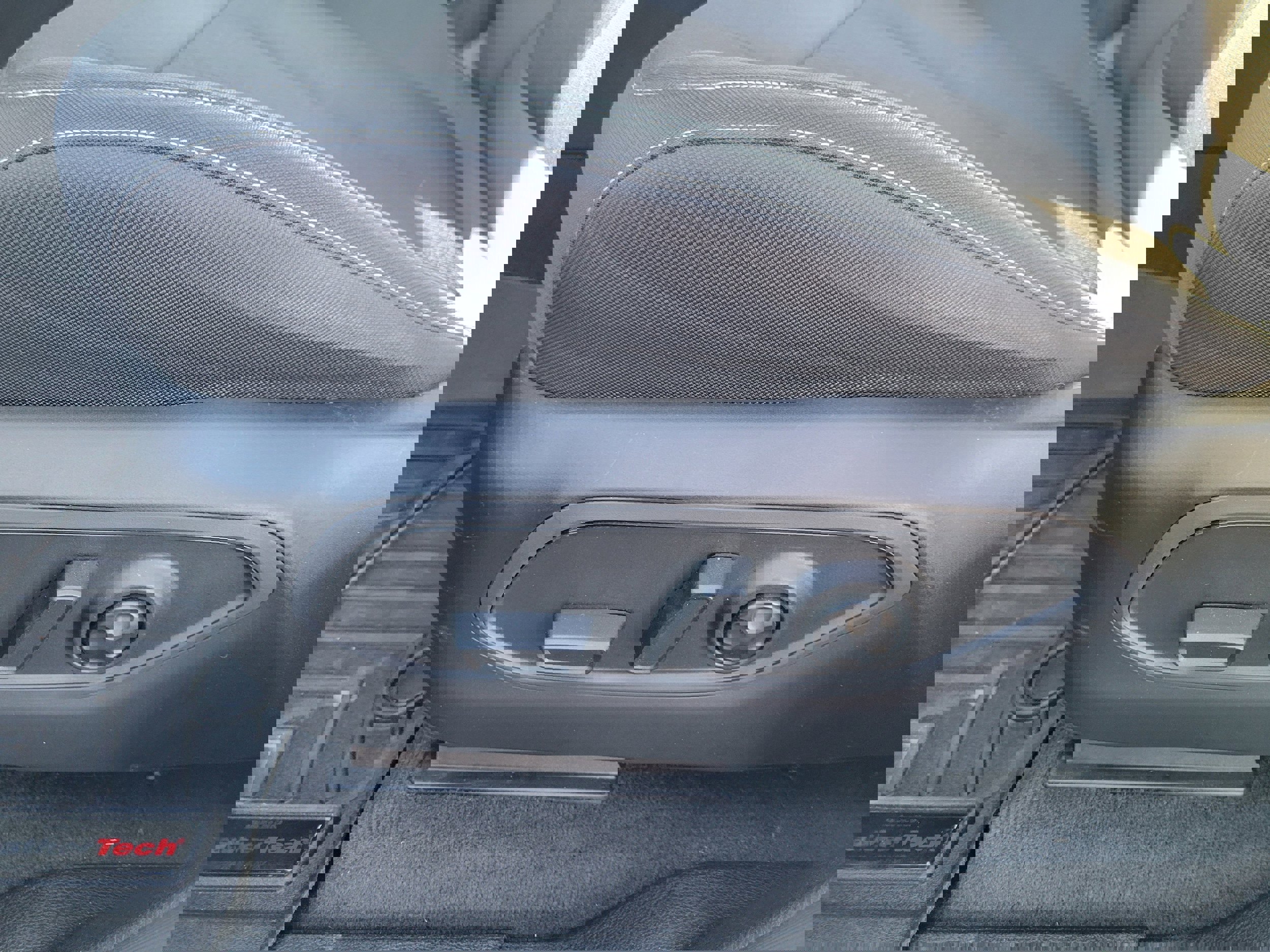 Used 2023 Jeep Grand Cherokee Laredo w/ Luxury Tech Group I image 26