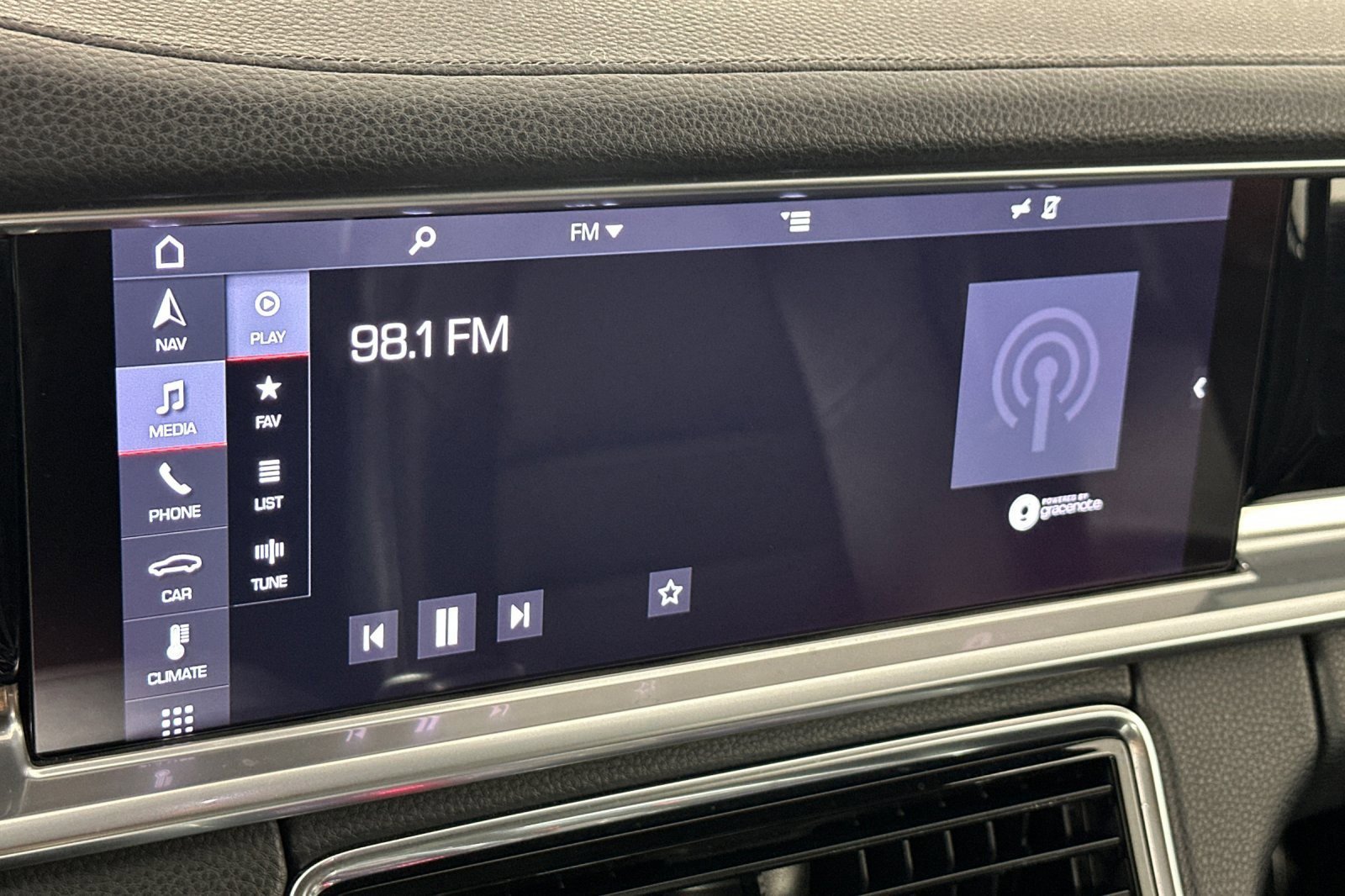 Used 2018 Porsche Panamera 4 image 17