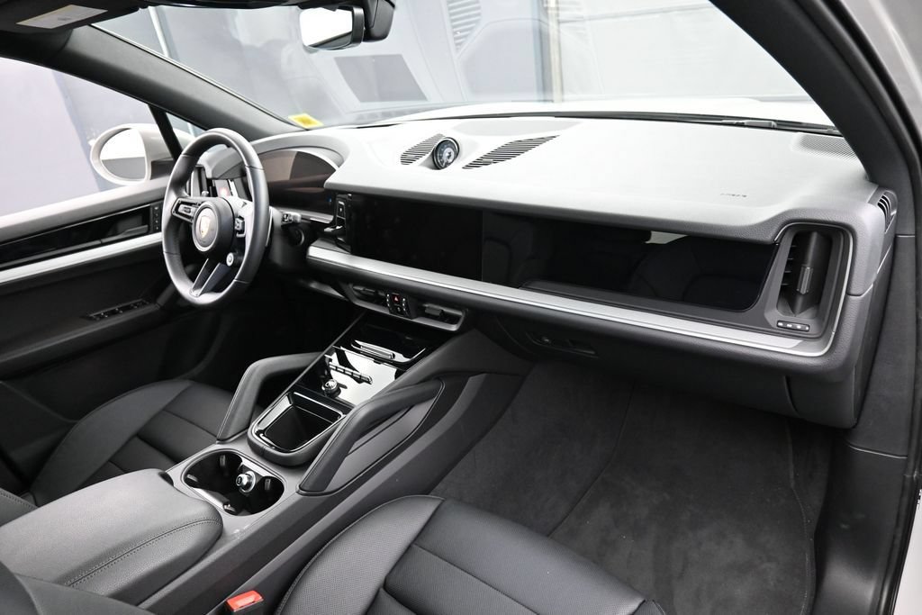 Certified 2025 Porsche Cayenne S AWD/4WD image 32