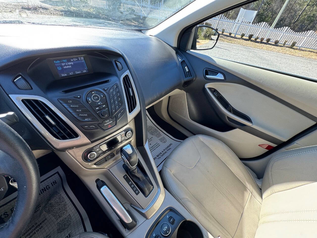 Used 2012 Ford Focus SEL image 19