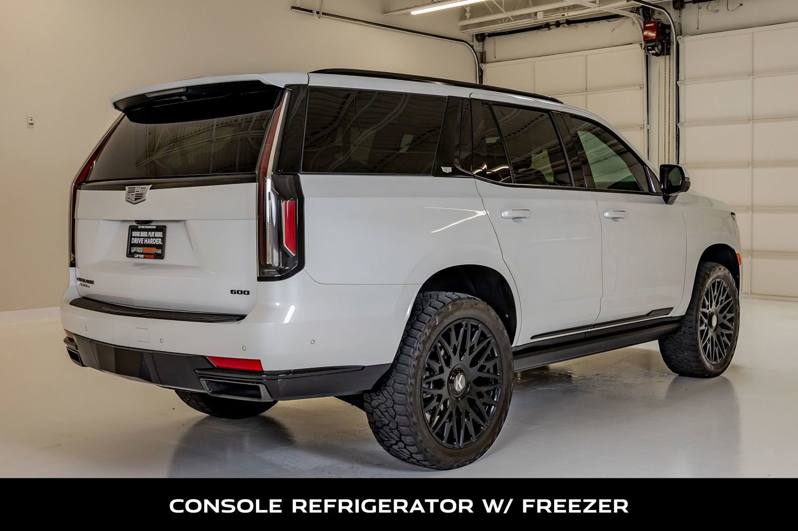 Used 2024 Cadillac Escalade Sport Platinum w/ LPO, ONYX Package AWD/4WD image 9