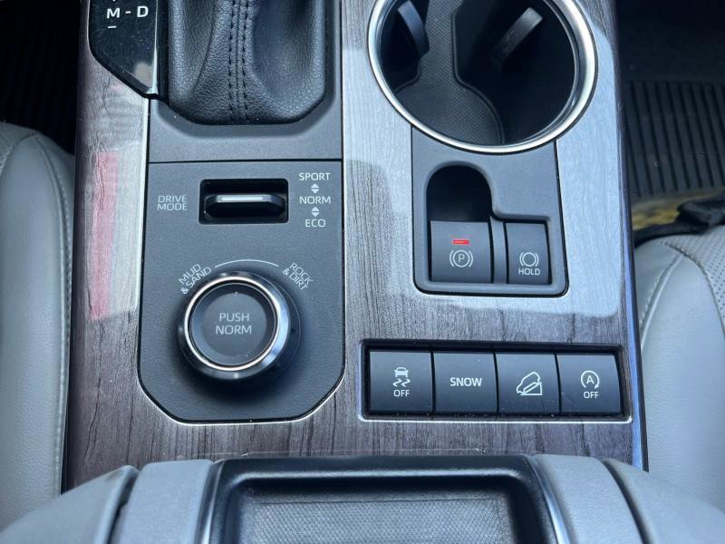 Used 2021 Toyota Highlander Limited image 17
