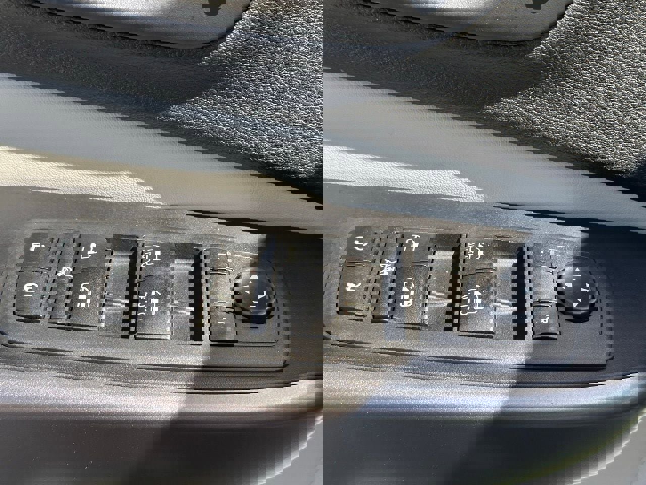 Used 2020 Jeep Cherokee Limited w/ Technology Group image 24