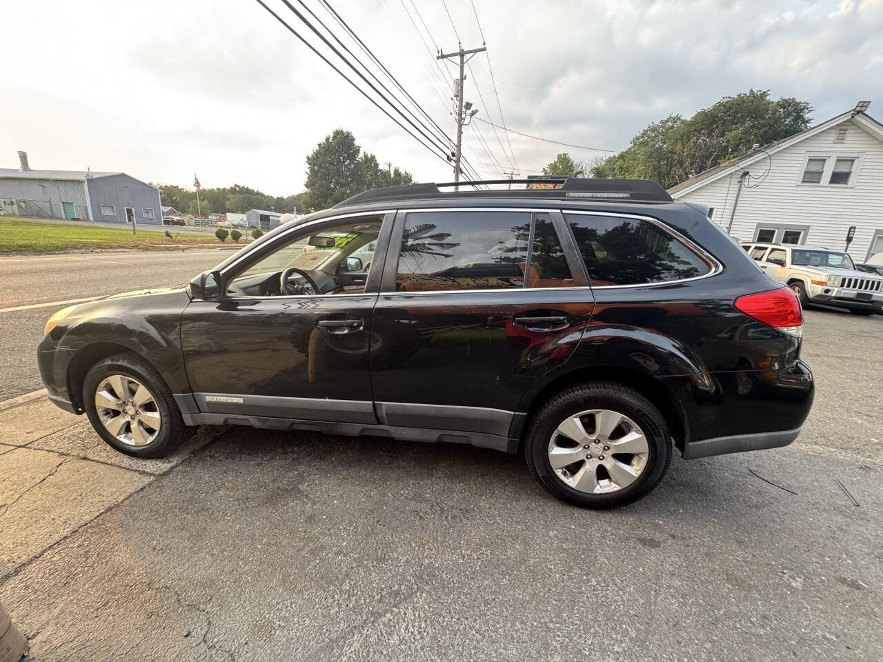 Used 2010 Subaru Outback 3.6R Limited AWD/4WD image 5