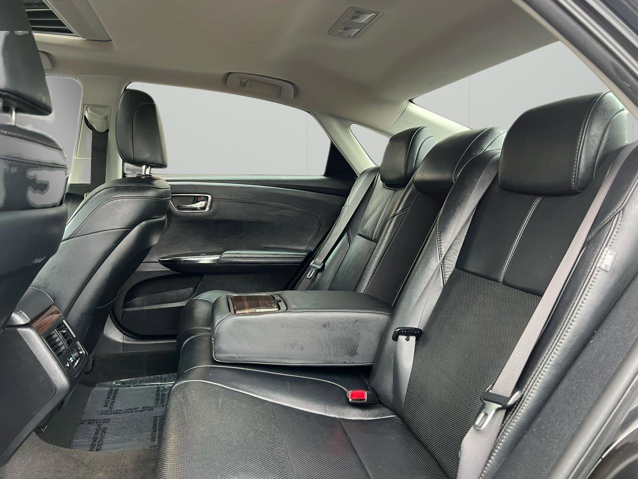 Used 2013 Toyota Avalon Limited w/ Technology Pkg FWD image 29
