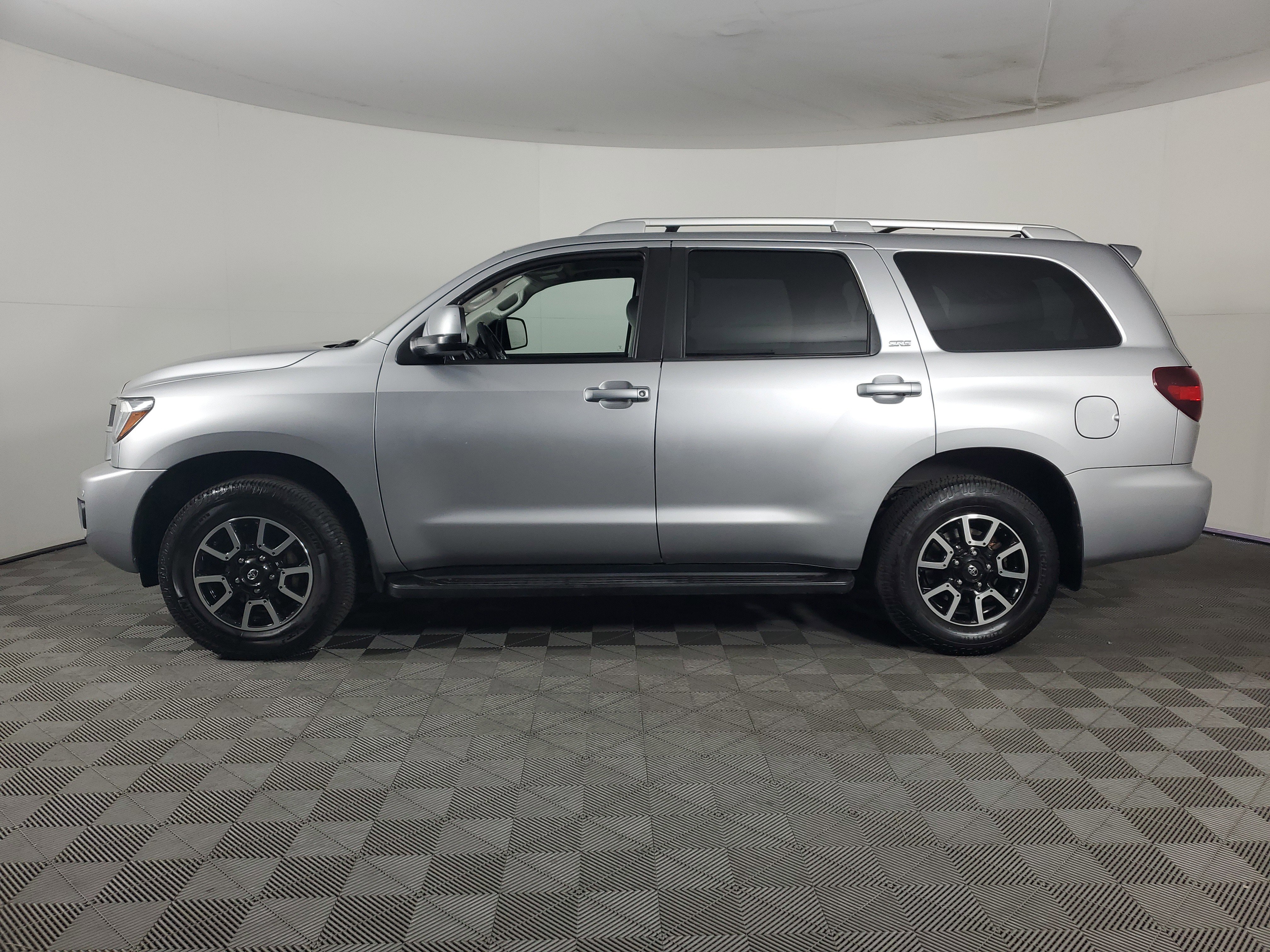 Used 2019 Toyota Sequoia SR5 AWD/4WD image 7