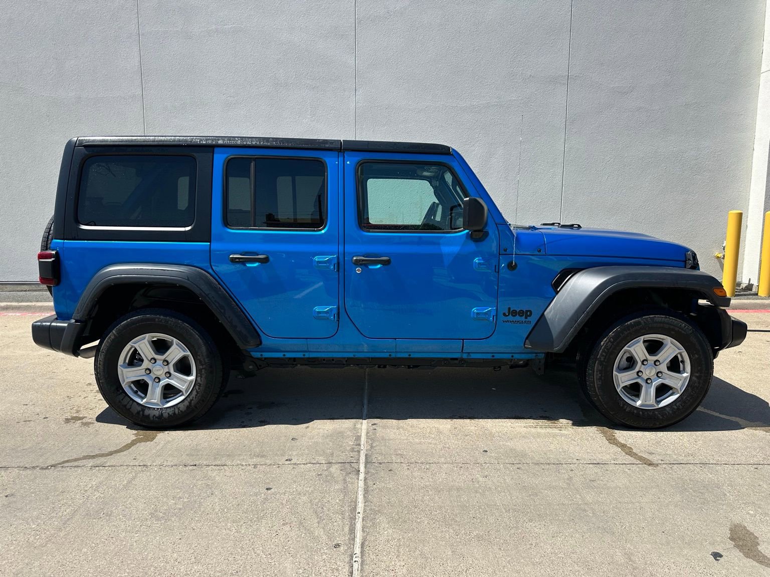 Used 2022 Jeep Wrangler Unlimited Sport image 2
