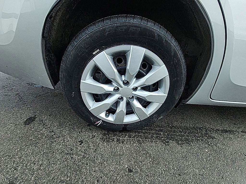 Used 2015 Toyota Corolla LE image 10
