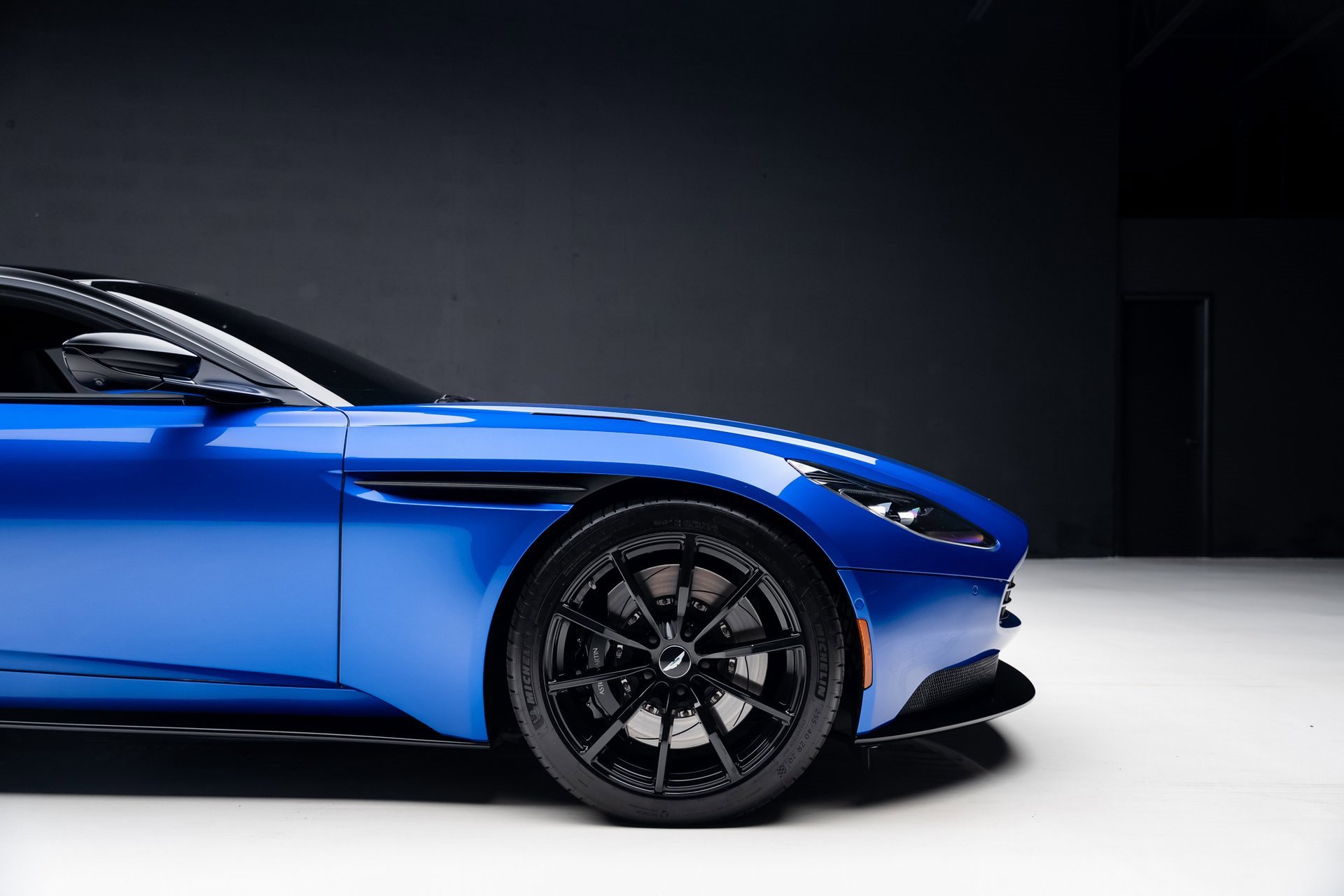 Used 2020 Aston Martin DB11 AMR image 41