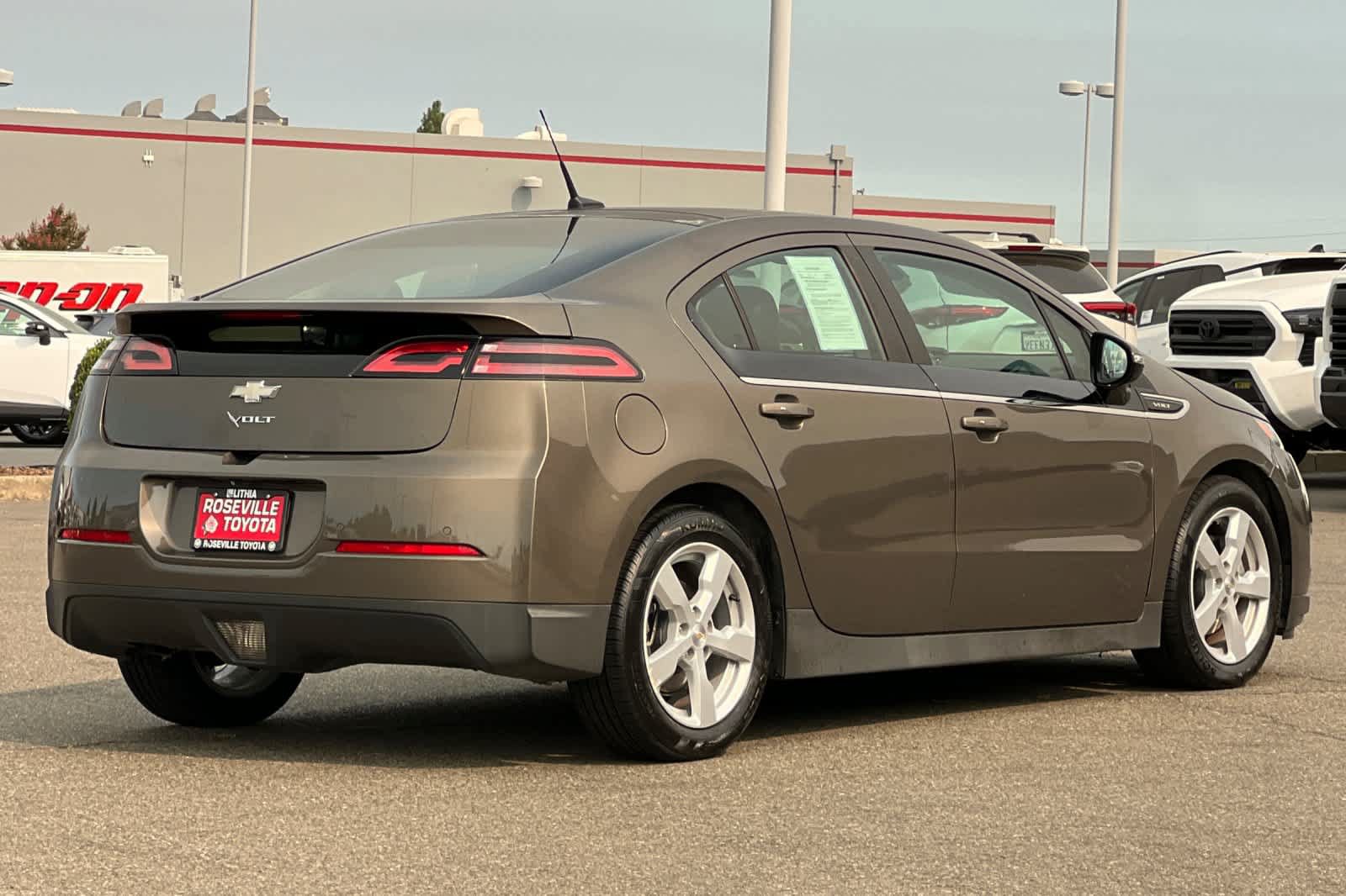 Used 2014 Chevrolet Volt Premium w/ Premium Trim Package FWD image 2