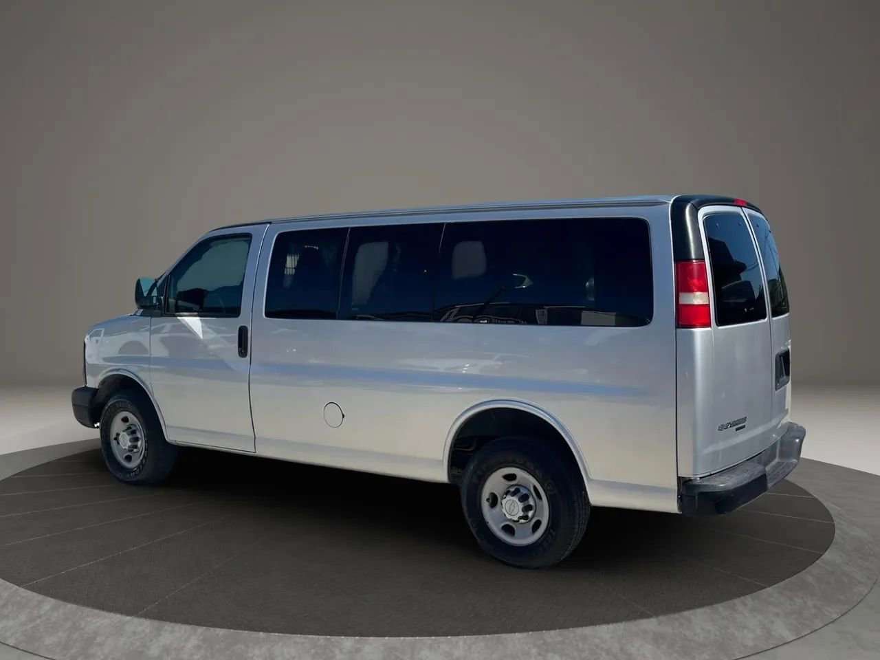 Used 2016 Chevrolet Express 2500 LS image 4