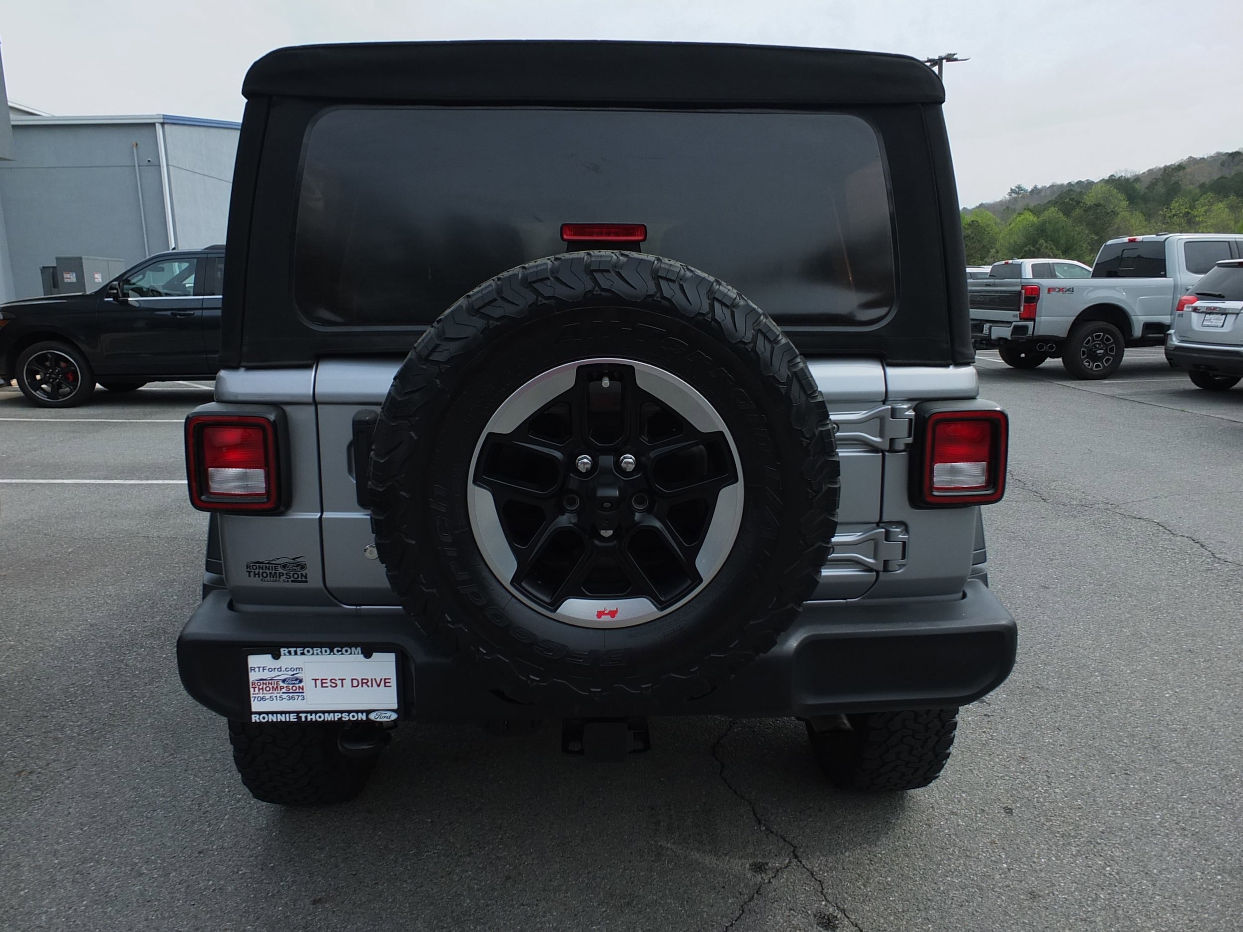 Used 2018 Jeep Wrangler Unlimited Sport S AWD/4WD image 4