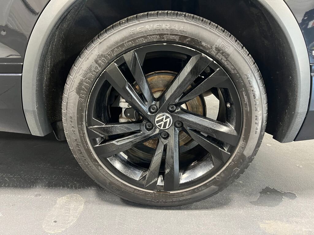 Used 2023 Volkswagen Tiguan SE R-Line image 16