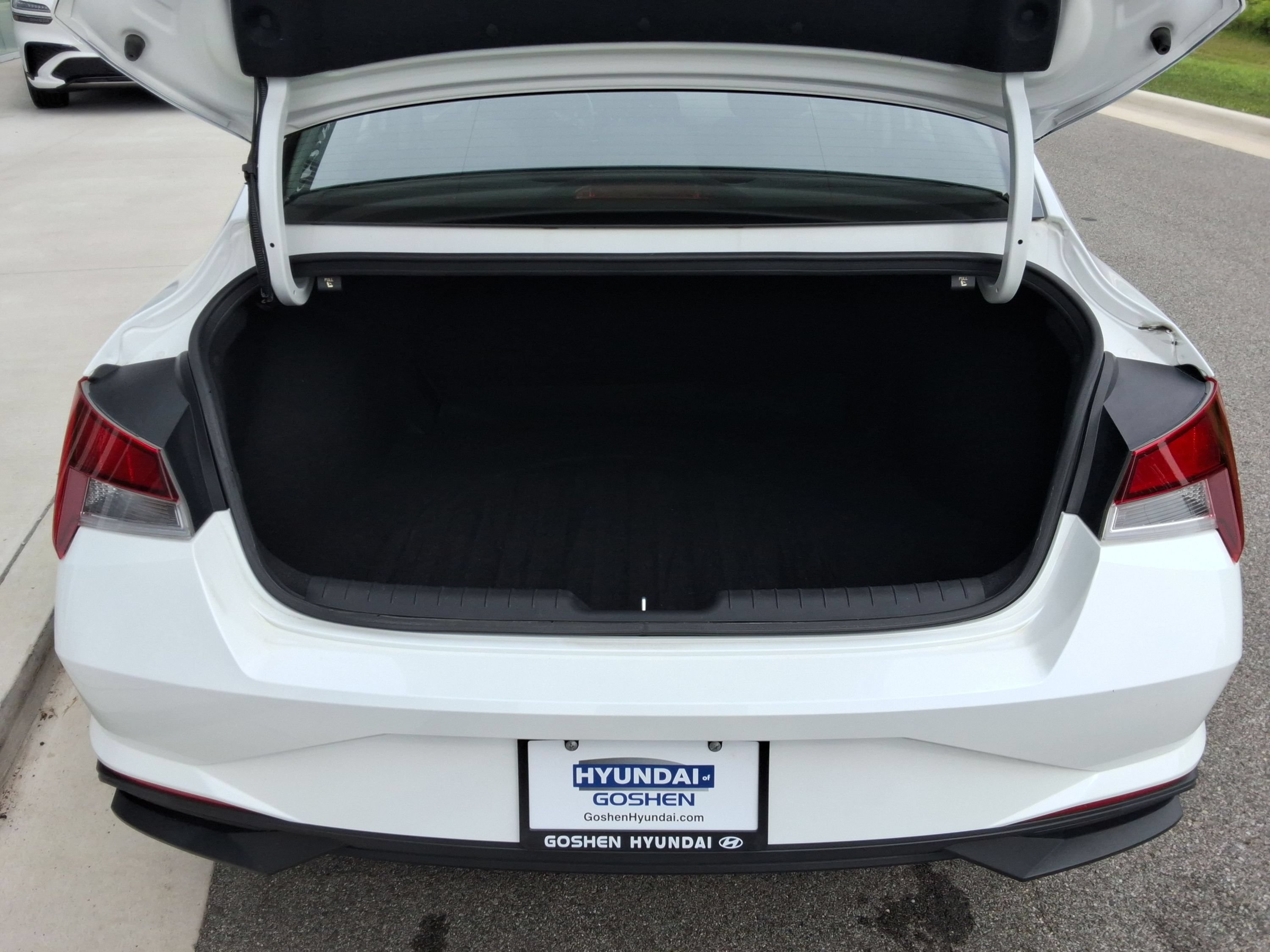 Used 2021 Hyundai Elantra SE FWD image 31