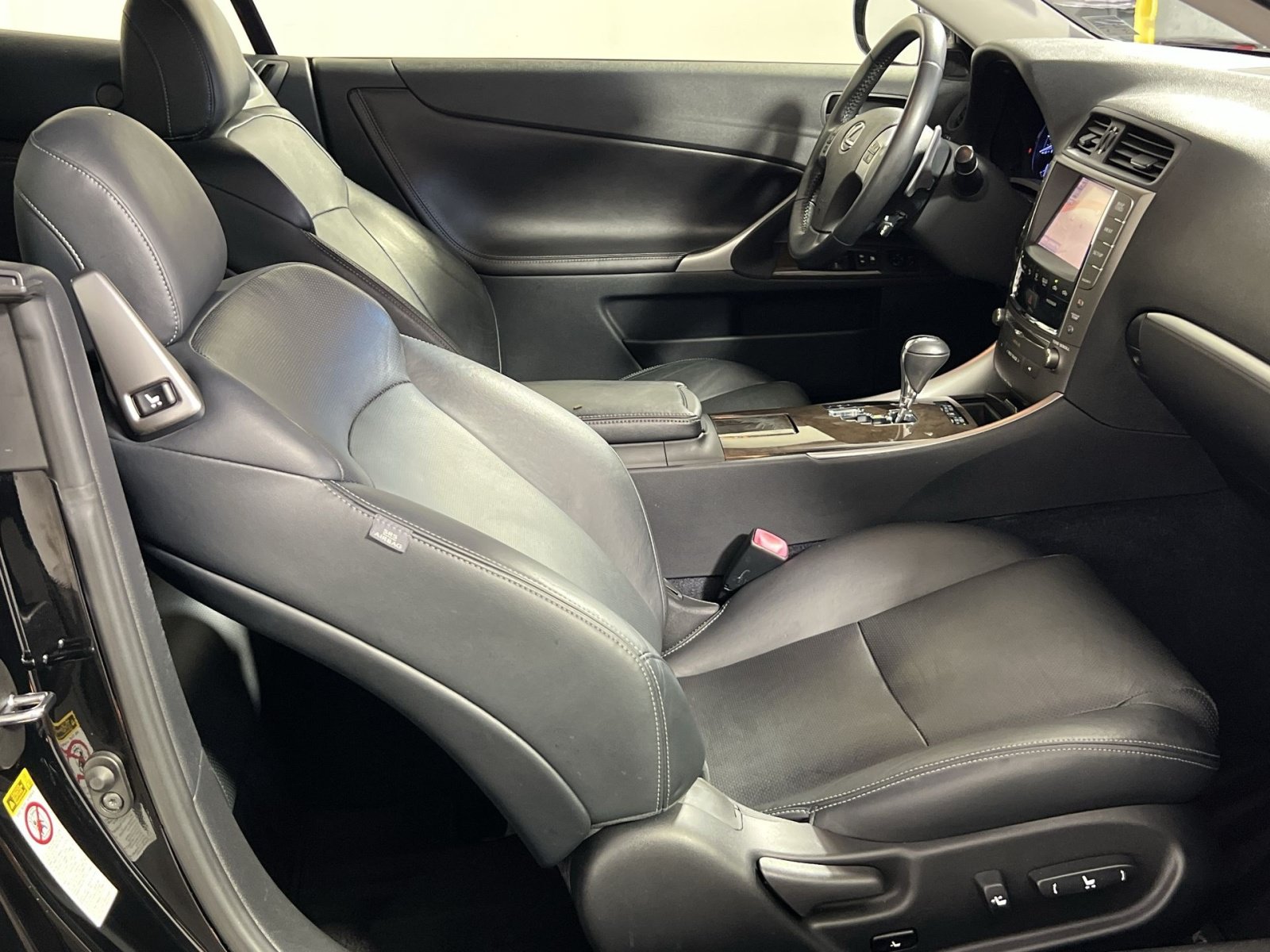 Used 2014 Lexus IS 250C w/ Navigation System Package RWD image 28
