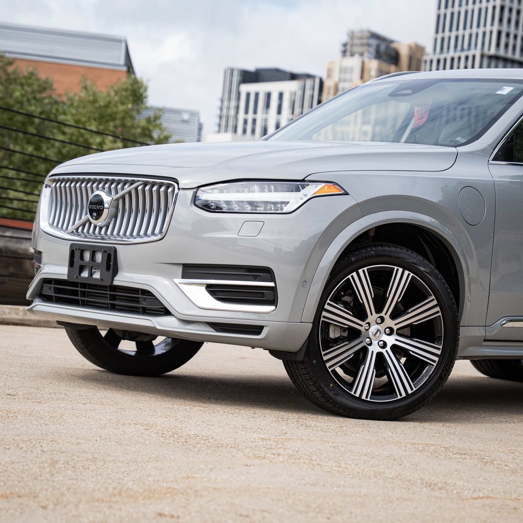 Certified 2025 Volvo XC90 T8 Plus w/ Protection Package Premier AWD/4WD image 2
