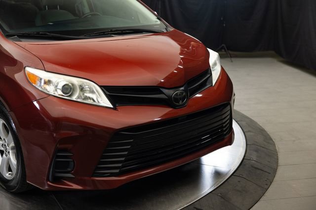 Used 2020 Toyota Sienna L FWD image 3