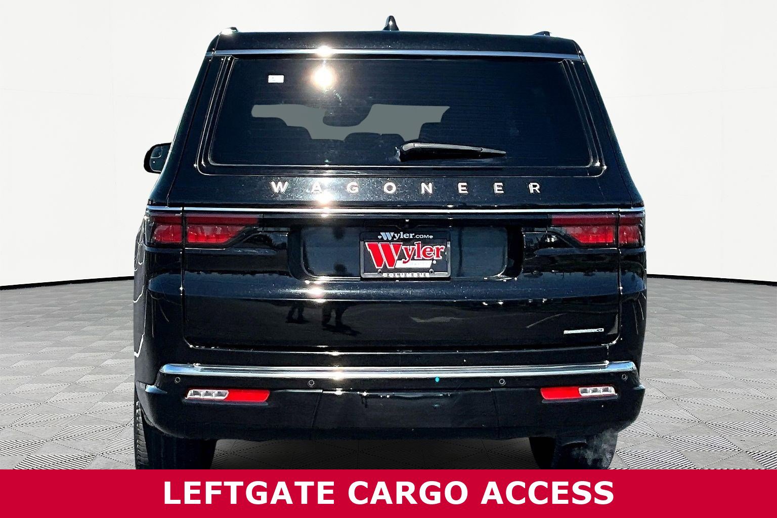 Used 2024 Jeep Wagoneer L Series II w/ Flexible Seating Group AWD/4WD image 5