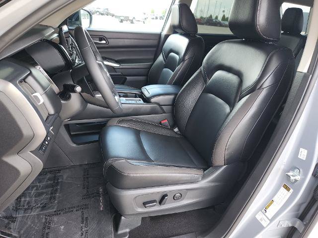 Certified 2023 Nissan Pathfinder SL FWD image 13
