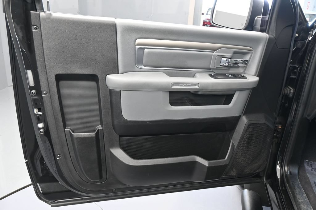 Used 2018 RAM 1500 Express w/ Black Ram 1500 Express Group RWD image 26