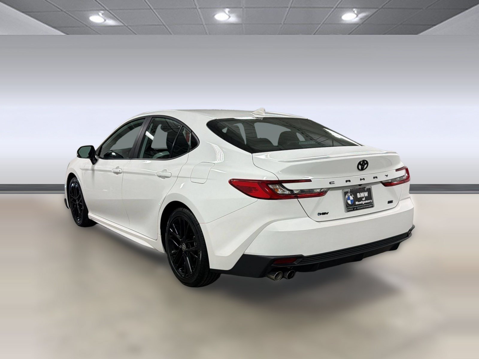 Used 2025 Toyota Camry SE w/ Convenience Package FWD image 2