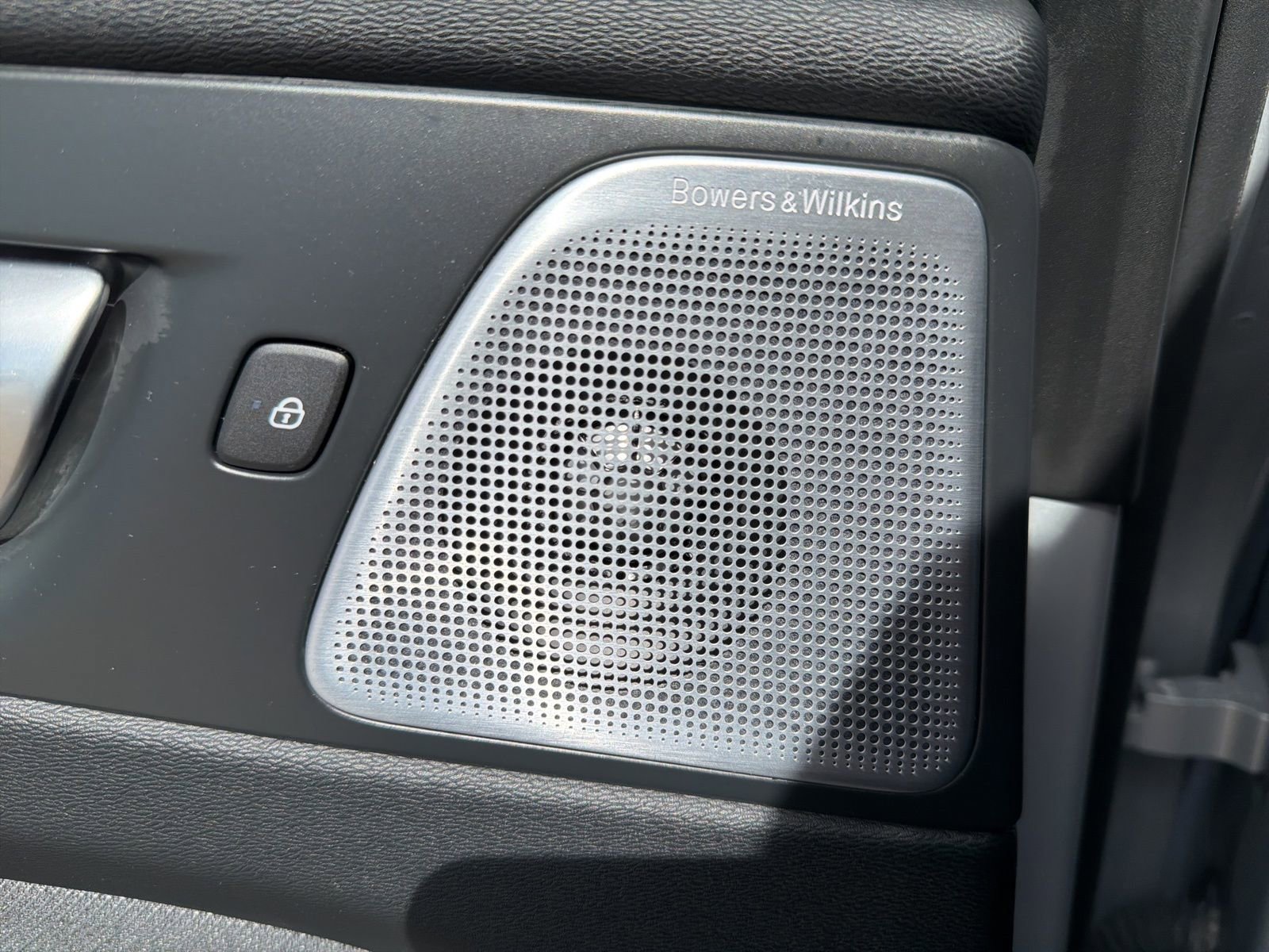 Used 2024 Volvo XC60 T8 Polestar w/ Protection Package Premier image 85