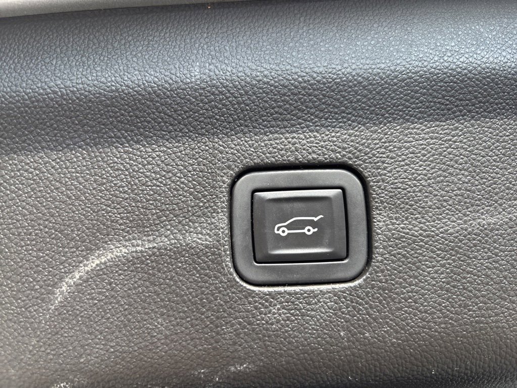 Used 2019 Buick Enclave Premium w/ Experience Buick Package image 18