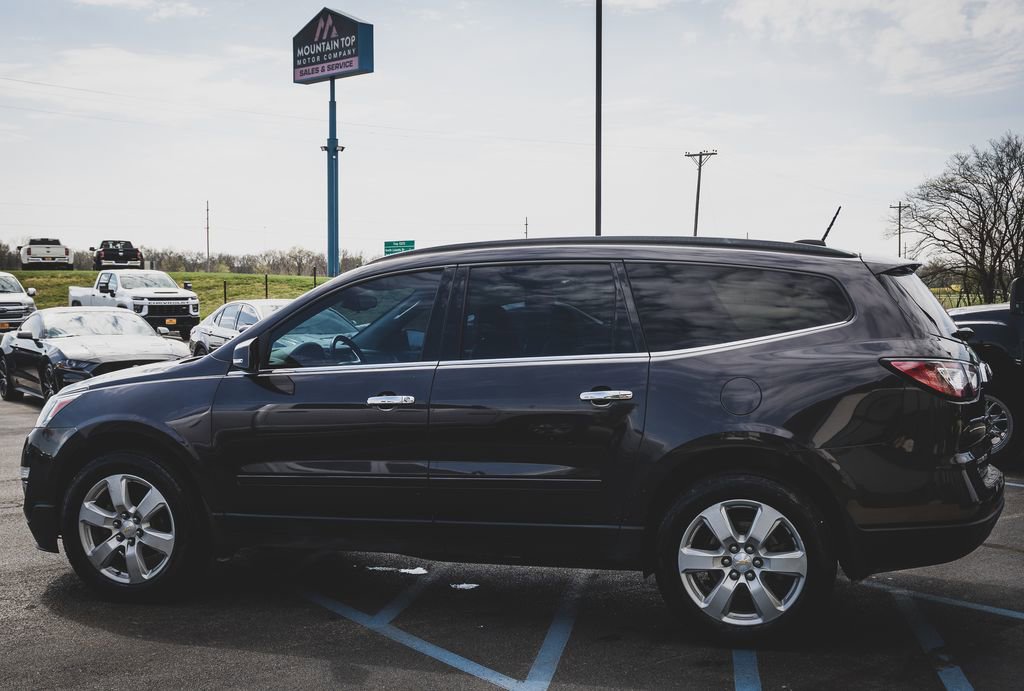 Used 2017 Chevrolet Traverse LT w/ Style and Technology Package image 7