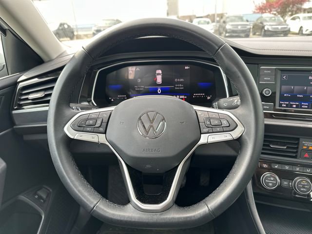 Certified 2023 Volkswagen Jetta SE w/ Panoramic Sunroof Package FWD image 18