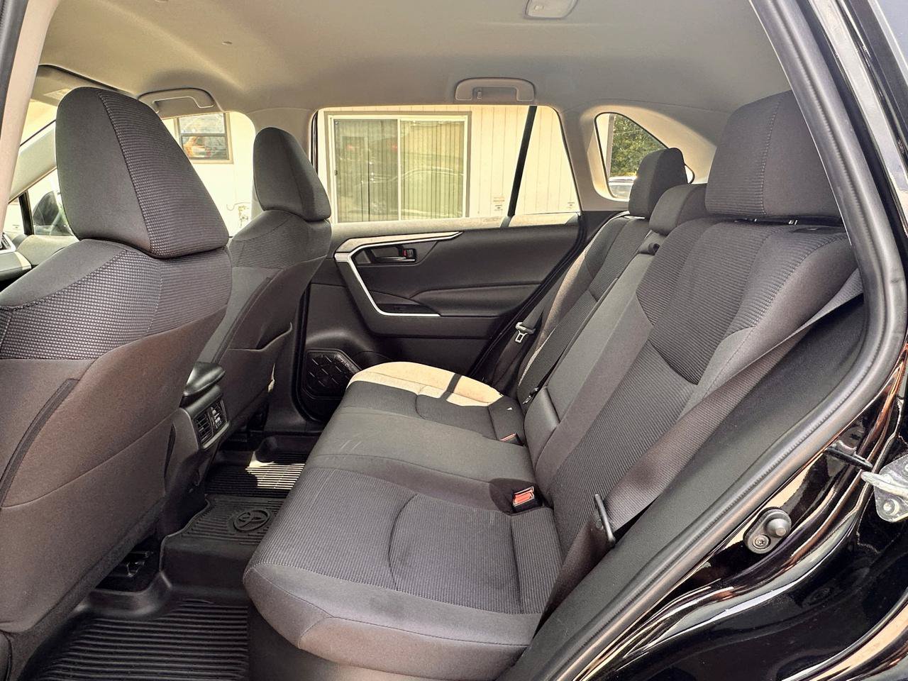 Used 2022 Toyota RAV4 LE AWD/4WD image 10