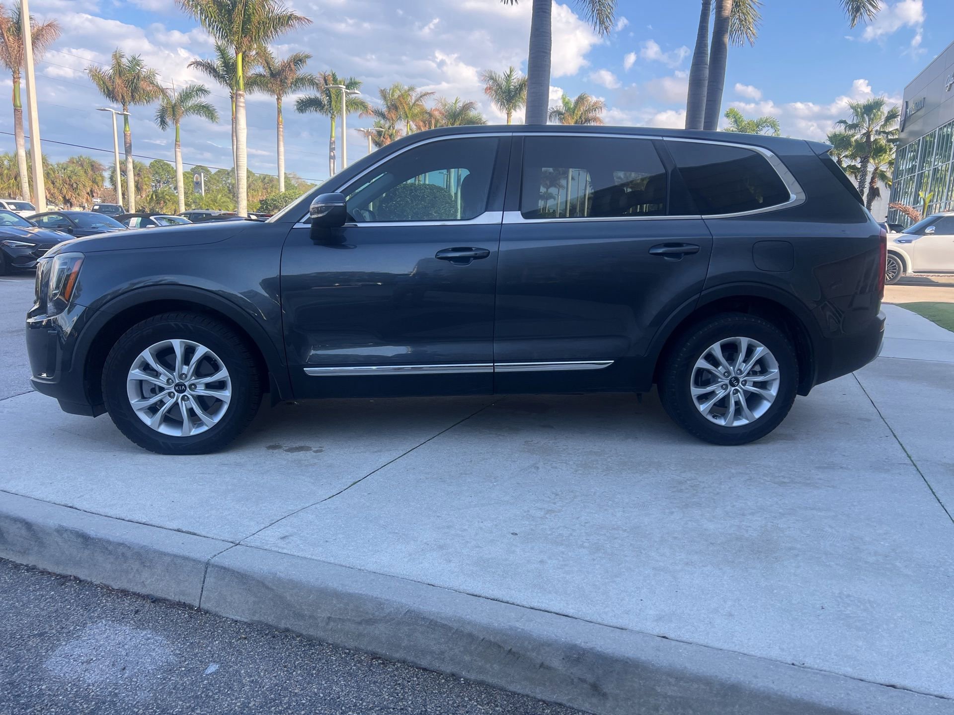 Used 2020 Kia Telluride LX image 7