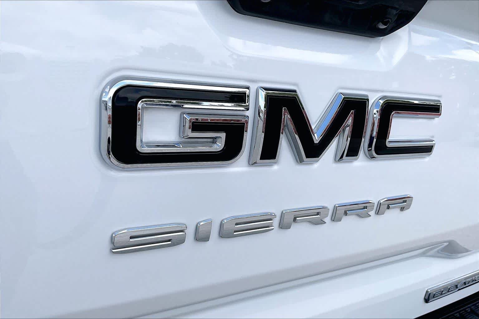 Used 2024 GMC Sierra 1500 Elevation w/ LPO, Elevation Black Package AWD/4WD image 29