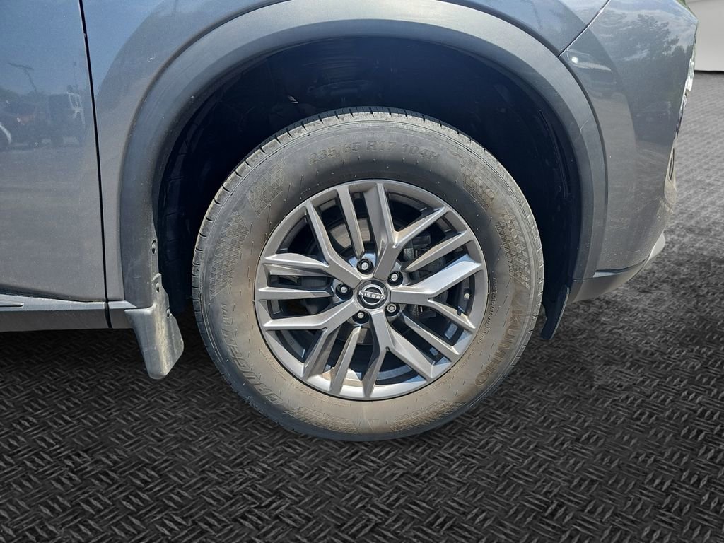 Used 2023 Nissan Rogue S AWD/4WD image 11