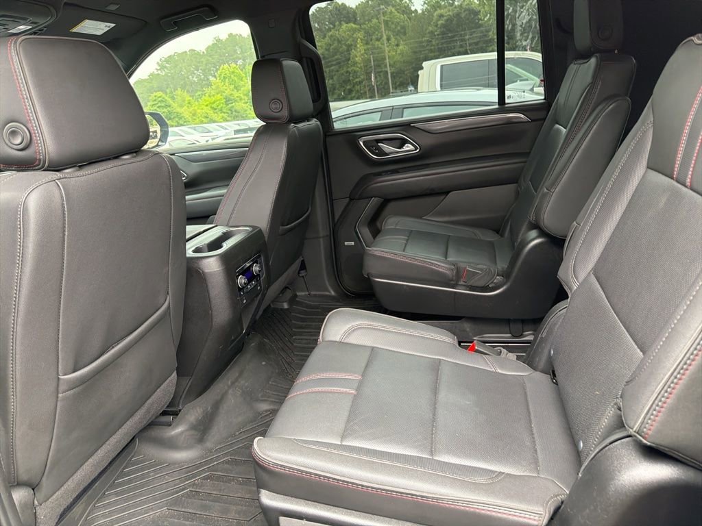 Used 2024 Chevrolet Suburban RST w/ Luxury Package RWD image 6
