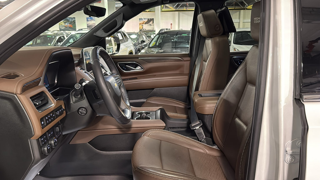 Used 2024 Chevrolet Suburban High Country w/ Advanced Technology Package AWD/4WD image 9