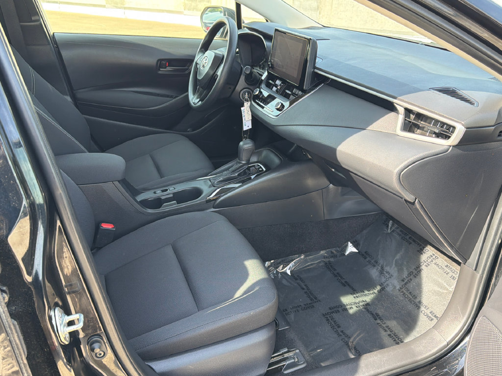 Used 2025 Toyota Corolla LE FWD image 9