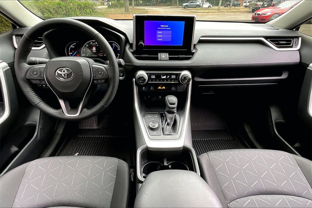 Used 2025 Toyota RAV4 XLE image 7