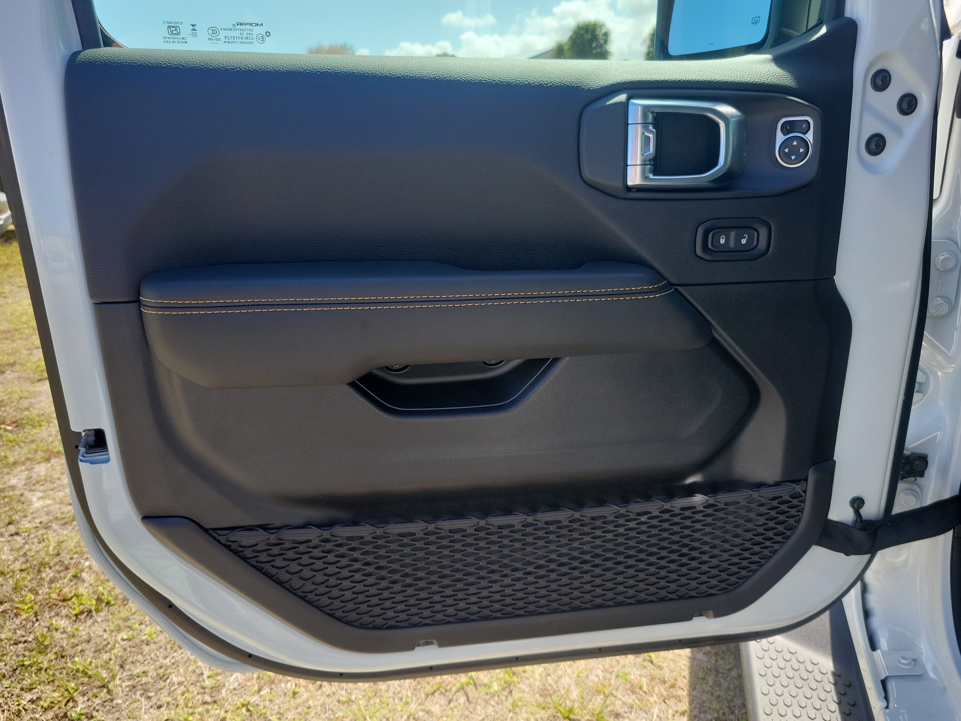 New 2026 Jeep Wrangler Unlimited Sahara AWD/4WD image 14