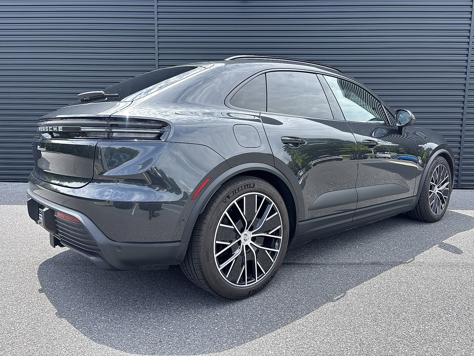 Used 2024 Porsche Macan 4 Electric image 6